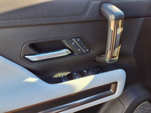 Used 2025 GMC Hummer EV 2X image 16