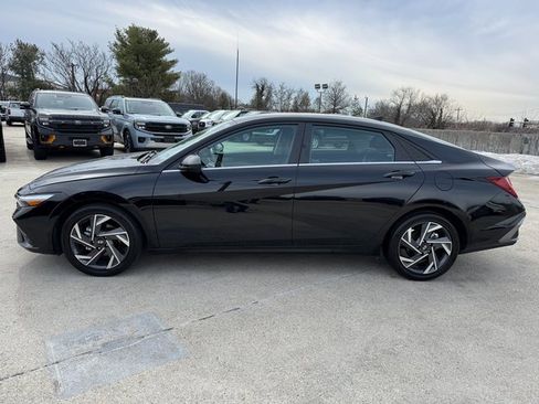 Used 2025 Hyundai Elantra SEL image 11