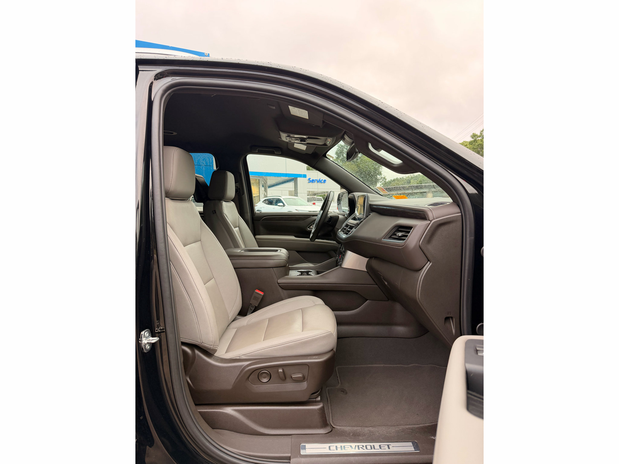 Used 2024 Chevrolet Suburban LT w/ Luxury Package AWD/4WD image 21