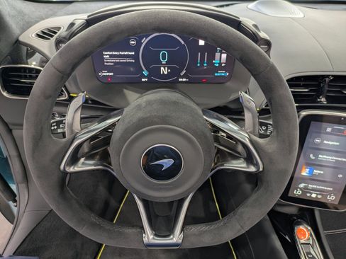 Used 2025 McLaren Artura Spider image 10