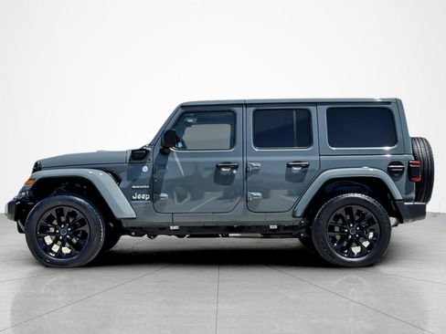 Used 2024 Jeep Wrangler Unlimited Sahara w/ Technology Group AWD/4WD image 2