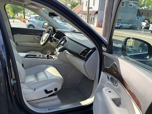 Used 2016 Volvo XC90 T6 Momentum w/ Momentum Plus Package AWD/4WD image 24