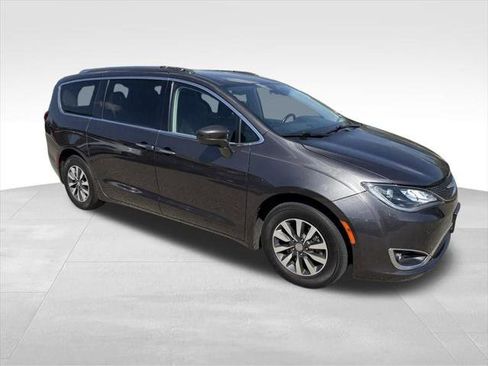 Certified 2020 Chrysler Pacifica Touring-L Plus w/ Advanced Safetytec Group FWD image 1