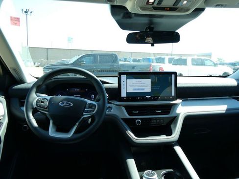 New 2026 Ford Explorer Active AWD/4WD image 17
