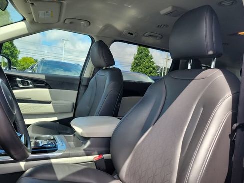 Certified 2024 Kia Carnival EX FWD image 14