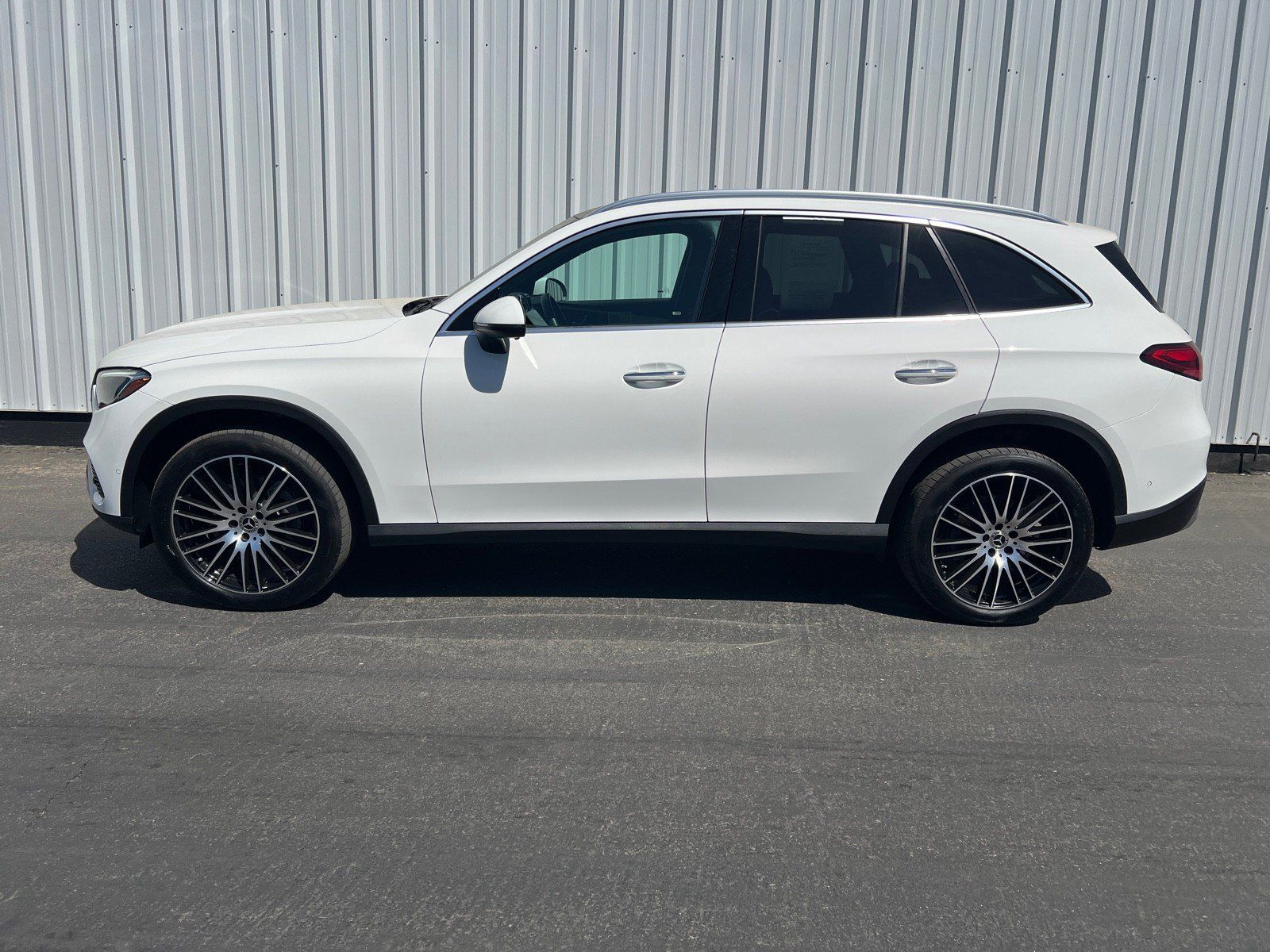 Used 2026 Mercedes-Benz GLC 300 image 3