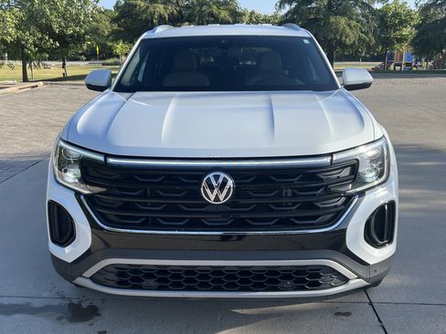 Certified 2024 Volkswagen Atlas Cross Sport SE w/ Black Wheel Package FWD image 3