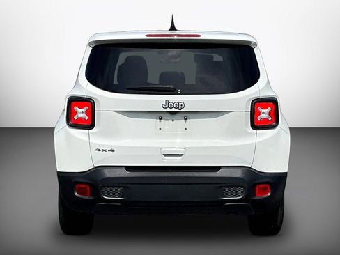 Used 2023 Jeep Renegade Latitude AWD/4WD image 5