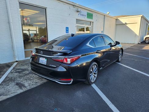 Used 2021 Lexus ES 300h w/ Accessory Package 2 FWD image 6