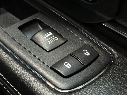 Used 2017 RAM 1500 Laramie AWD/4WD image 8