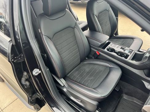 Used 2021 Ford Edge ST-Line image 17