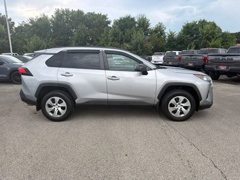 Used 2019 Toyota RAV4 LE FWD image 6