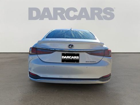 Used 2025 Lexus ES 300h w/ Premium Package image 5