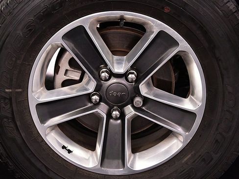 Used 2023 Jeep Wrangler Sahara image 9