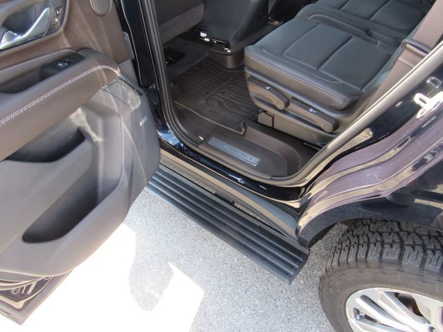 Certified 2021 GMC Yukon Denali w/ Denali Premium Package AWD/4WD image 24