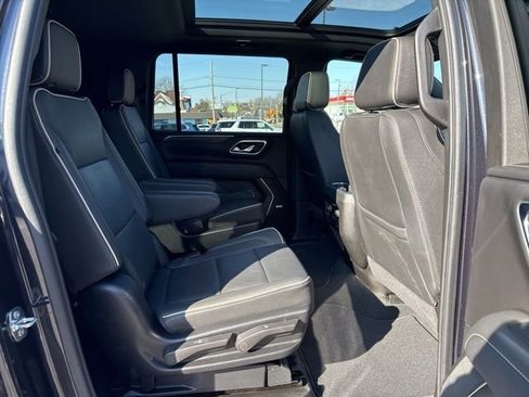 Used 2024 Chevrolet Suburban Premier w/ Premium Package image 10