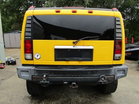 Used 2005 HUMMER H2 w/ Preferred Equipment Group image 3
