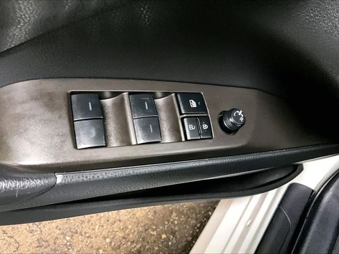 Used 2023 Toyota Camry LE image 32