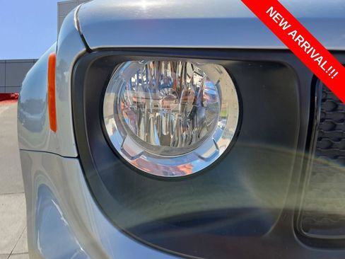 Used 2020 Jeep Renegade Altitude FWD image 34