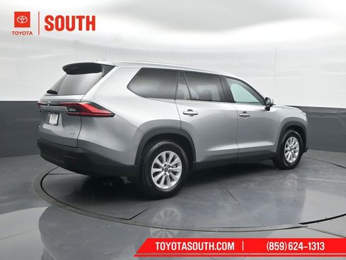Used 2024 Toyota Grand Highlander AWD image 2