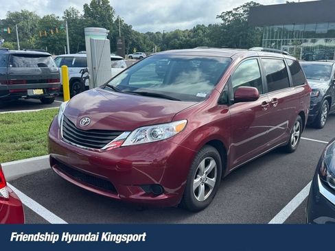 Used 2014 Toyota Sienna LE FWD image 1