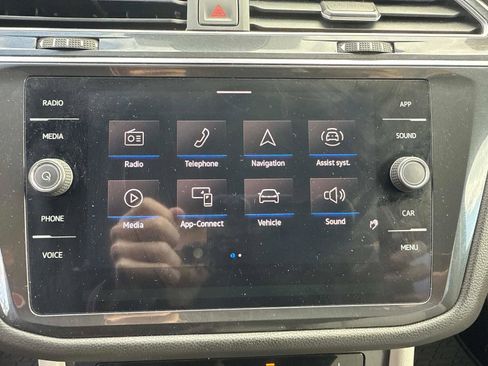Certified 2022 Volkswagen Tiguan SE image 23