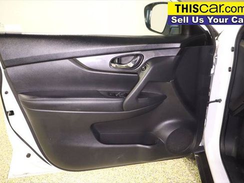 Used 2017 Nissan Rogue SV FWD image 28