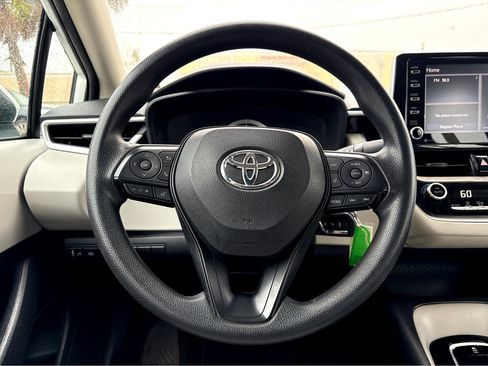 Used 2021 Toyota Corolla LE image 13