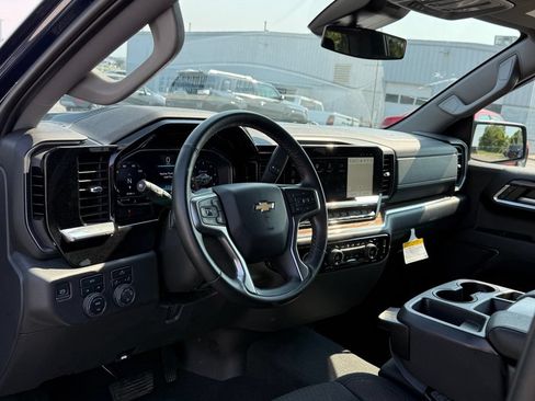 Used 2023 Chevrolet Silverado 1500 LT AWD/4WD image 4