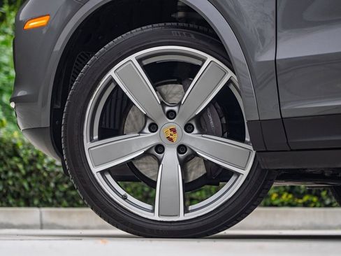 Used 2020 Porsche Cayenne image 9