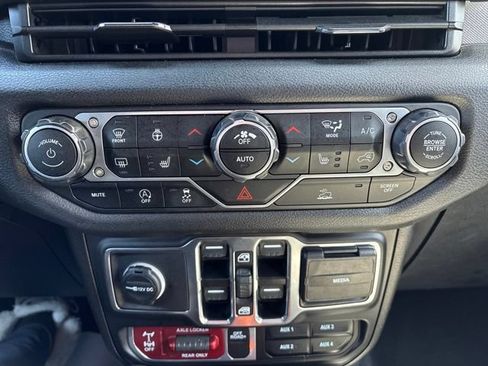 Used 2024 Jeep Wrangler Unlimited Sport AWD/4WD image 16