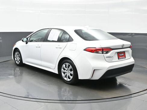Used 2024 Toyota Corolla LE FWD image 4