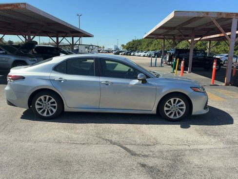 Used 2022 Toyota Camry LE image 10