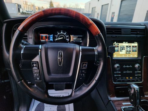 Used 2016 Lincoln Navigator L Select image 8