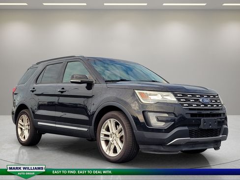 Used 2017 Ford Explorer XLT w/ Equipment Group 202A AWD/4WD image 1