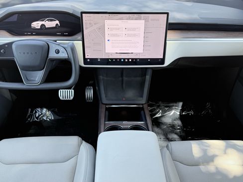 Used 2022 Tesla Model X AWD/4WD image 2