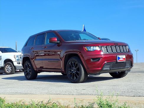 Used 2020 Jeep Grand Cherokee Altitude image 3