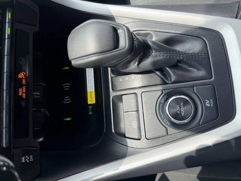 Used 2025 Toyota RAV4 XLE AWD/4WD image 11