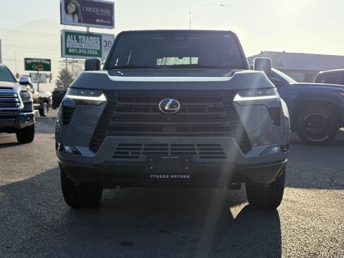 Used 2025 Lexus GX 550 image 12