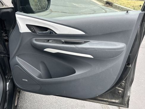 Used 2020 Chevrolet Bolt Premier w/ Infotainment Package image 16