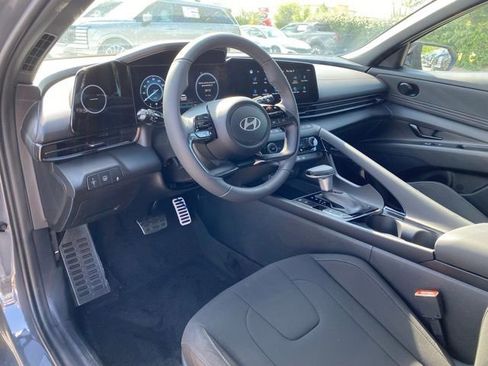 New 2025 Hyundai Elantra SEL FWD image 9
