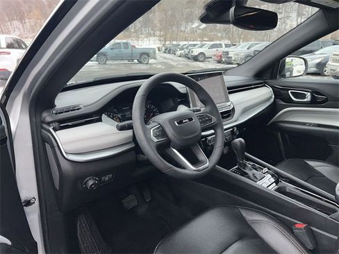 Used 2024 Jeep Compass Limited image 10