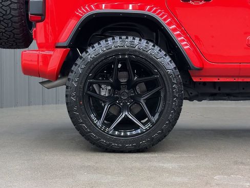 Used 2025 Jeep Wrangler Unlimited Sahara w/ Safety Group AWD/4WD image 12
