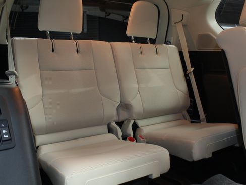 Used 2022 Lexus GX 460 Premium w/ Accessory Package AWD/4WD image 36