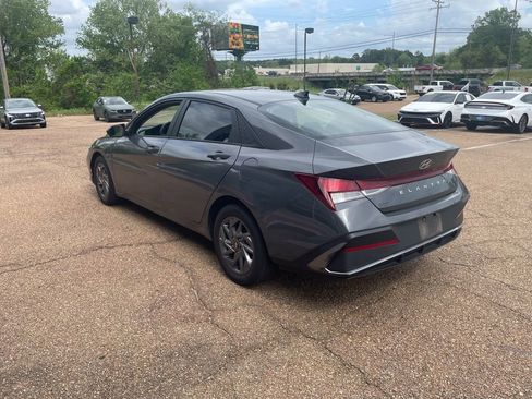 Used 2024 Hyundai Elantra SEL image 5