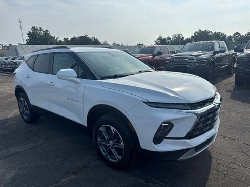 Used 2024 Chevrolet Blazer LT w/ Convenience Package FWD image 1