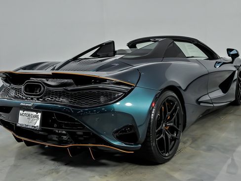 Used 2024 McLaren 750S Spider RWD image 12