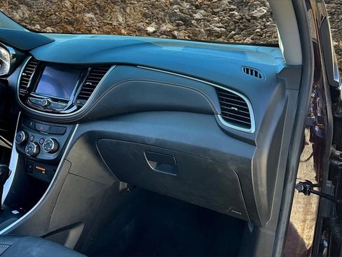 Used 2022 Chevrolet Trax LT image 14