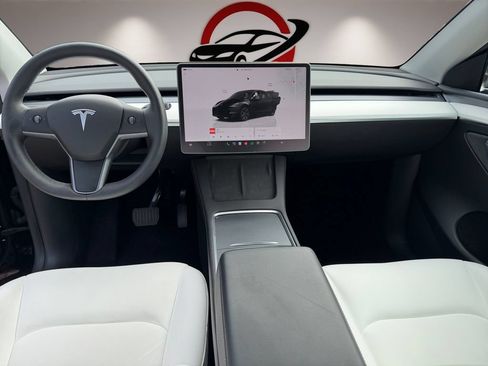 Used 2025 Tesla Model Y Long Range RWD image 12
