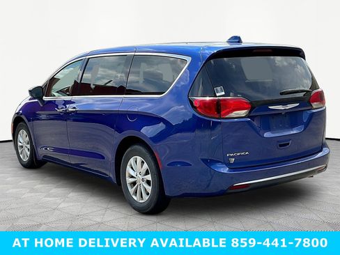 Used 2019 Chrysler Pacifica Touring Plus FWD image 4